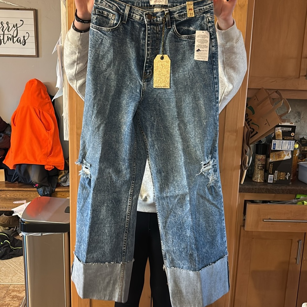 Vibrant cuffed jeans. Size 11, fits closer to size 8. - Picture 3 of 5